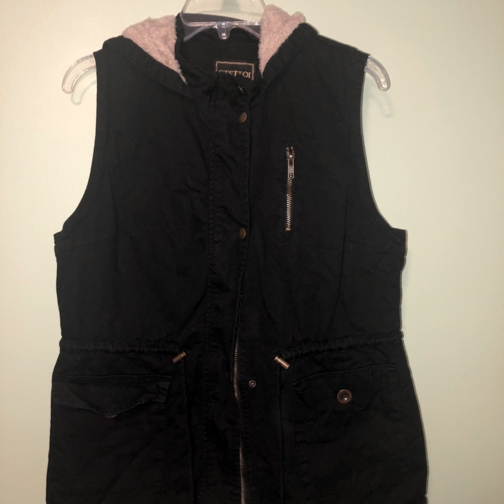 Vest with a hood